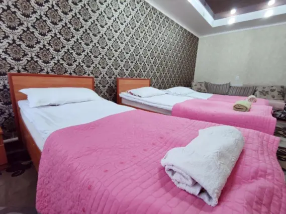 Трёхместный номер — room, Naryn