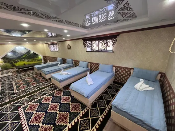 Семейный номер — room, Talas