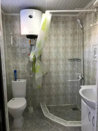 Эки кишилик бөлмө — бөлмө, Жыргалан а.