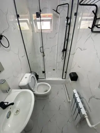 Vierbettzimmer — zimmer, Kochkor