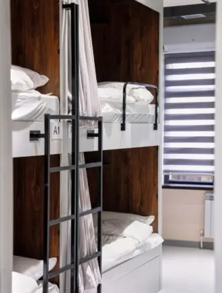 Schlafplatz — bett im mehrbettzimmer, Bischkek