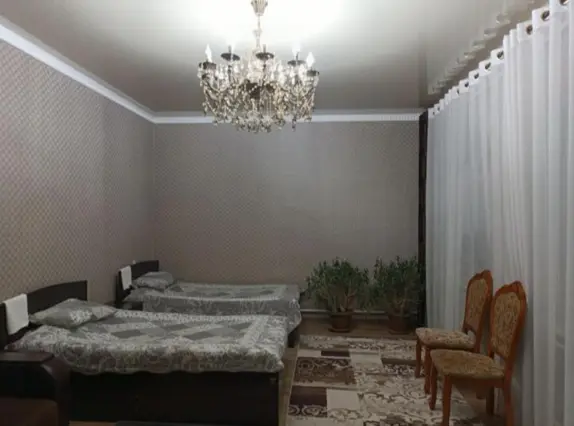 Двухместный номер — бөлмө, Токтогул