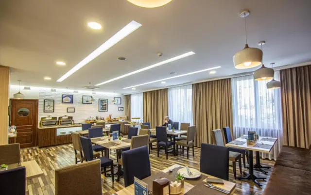Rayan Hotel — hôtel, Och
