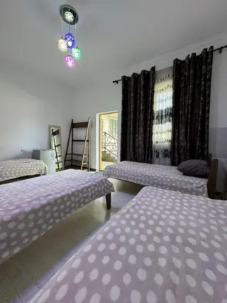 Chambre quadruple — chambre, Bosteri