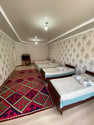 Bett im Schlafsaal — bett im mehrbettzimmer, Kochkor