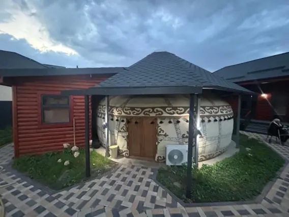 Семейный номер в Караколе — room, Karakol