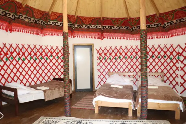 Семейный номер с сан. узлом — room, v. Karakol (d. Ak-Suy )