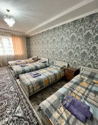 Четырехместный номер в October Guesthouse — бөлмө, Сузак а.