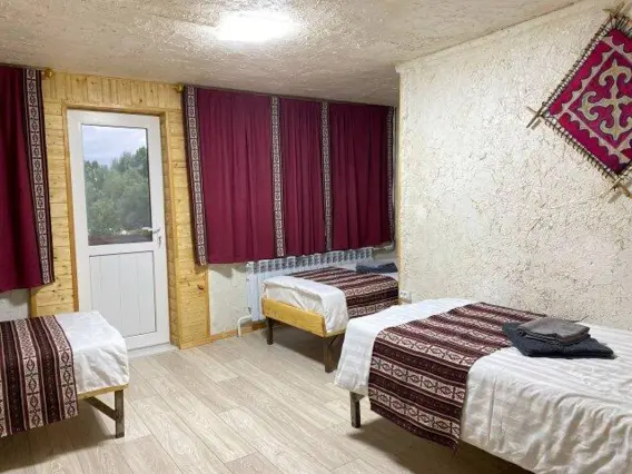 Двухместный номер с балконом — room, v. Svetlaya Polyana
