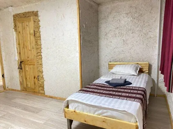 Двухместный номер с балконом — room, v. Svetlaya Polyana