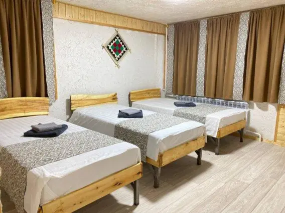 Трёхместный номер с балконом — room, v. Svetlaya Polyana