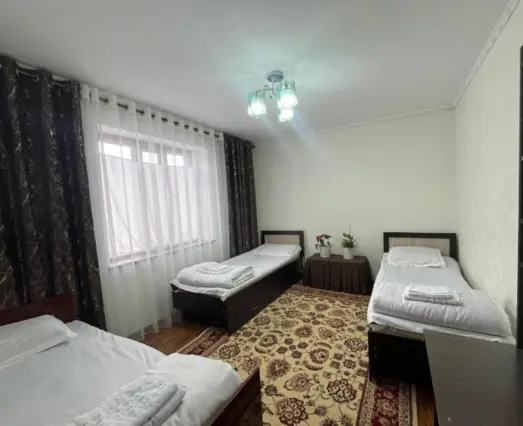 Трёхместный номер — room, Kazarman