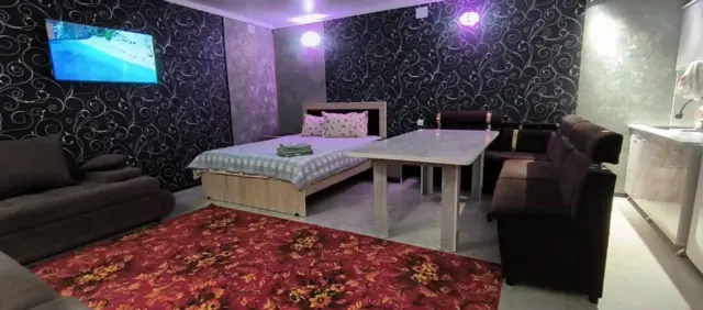 V&I Hotel — hotel, Karakol