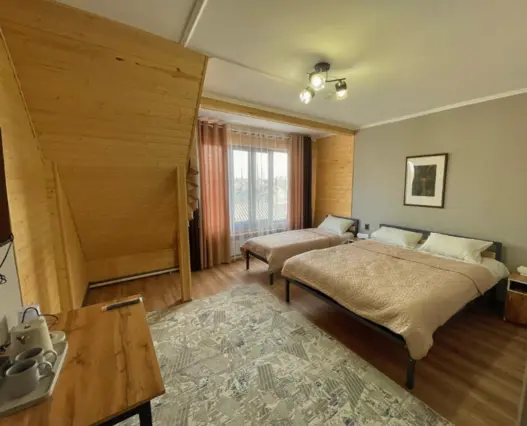 Трёхместный семейный номер — Biyik House — room, Karakol