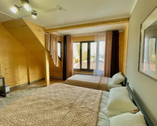 Трёхместный семейный номер — Biyik House — room, Karakol