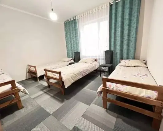 Четырёхместный номер — хостел Warm House +завтрак — номер, Каракол