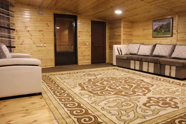 Пятиместный домик — Hiker's B&B Karakol — коттедж/дом, Каракол