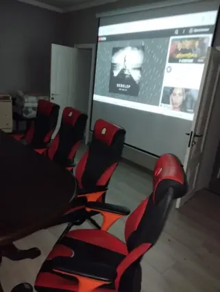 Zwei-Zimmer-Suite mit Projektor und Anti-Kino — zimmer, Bischkek