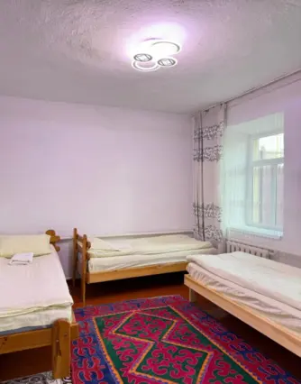 Трёхместный номер — номер, Каракол