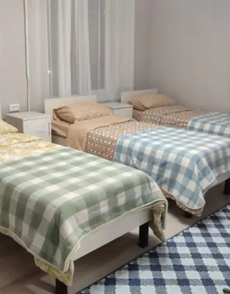 Трёхместный номер — номер, Каракол