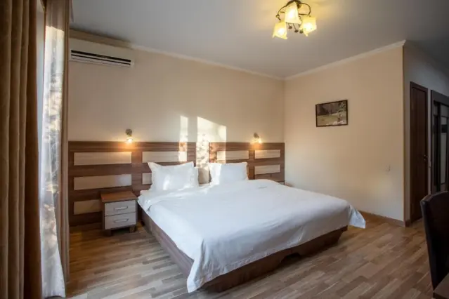 Семейный номер с кухней — room, Bishkek