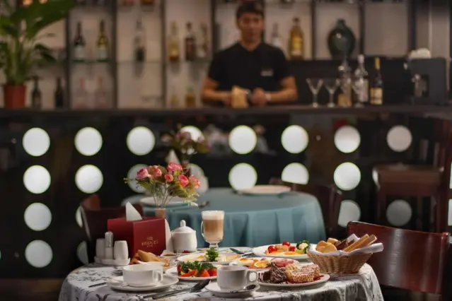 Hotel Bridges Bishkek — қонақүй, Бішкек