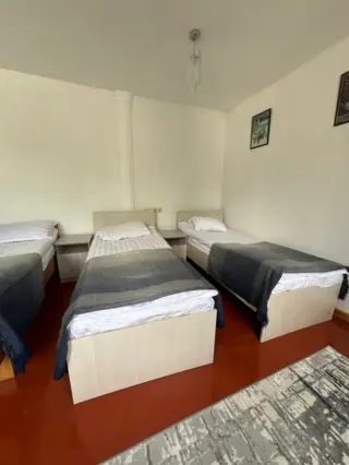 Chambre pour six personnes — chambre, Tosor