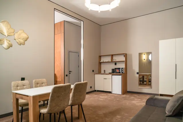 Балконды Deluxe Studio — нөмір, Қаракөл