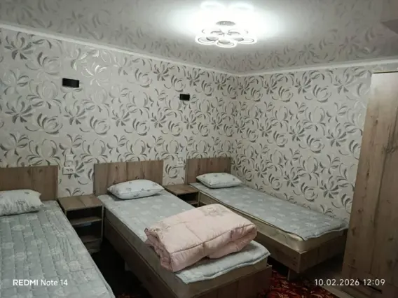 Трехместный номер — номер, Каракол