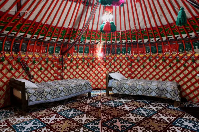 Camp de yourtes « Komay » — zone de loisirs, Karakol