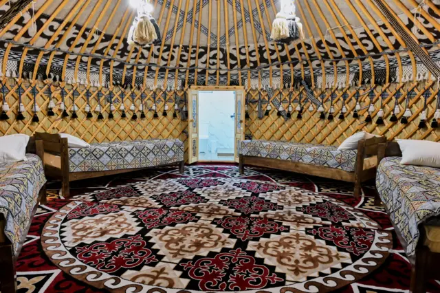 Camp de yourtes « Komay » — zone de loisirs, Karakol