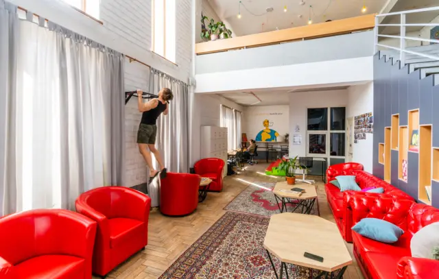 Койко-место в Шестиместном номере — bed space, Bishkek