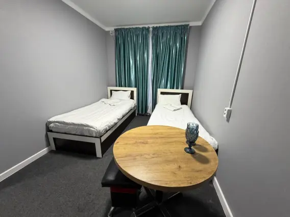 Twin Standard — room, Chaek