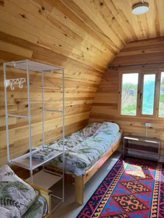 Beshik-uy — cottage/house, v. Ton