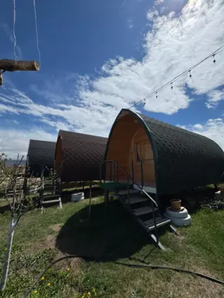 Beshik-uy — cottage/house, v. Ton