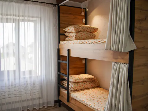Койка в общем номере для мужчин — bed space, Bishkek