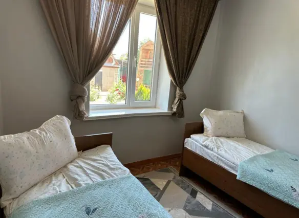 Teremok mehmon uyi — mehmon uyi, Bosteri