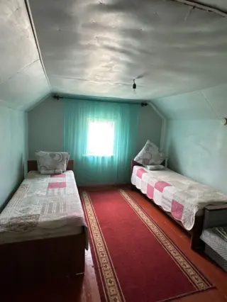 Chambre double dans le bâtiment « Nid » — chambre, Bosteri