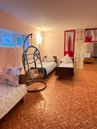 Bett im Mehrbettzimmer — bett im mehrbettzimmer, Bosteri