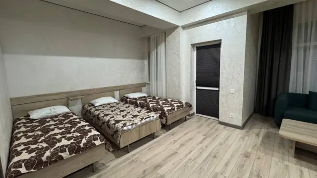 Трехместный номер — номер, с. Бостери