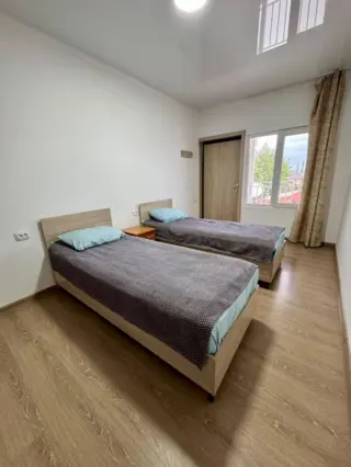 Chambre Lits Jumeaux — chambre, Cholpon-Ata