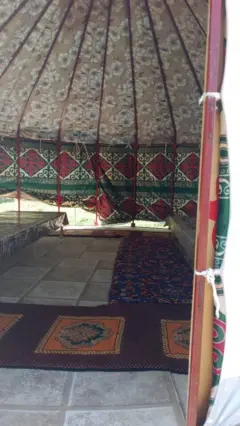Чоң боз үй — боз үй, Манас (Жалал-Абад)
