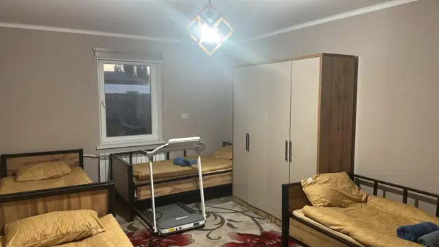 Chambre quadruple — chambre, Karakol