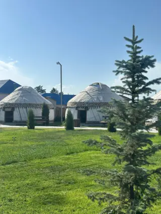 Трехместная Юрта — yurt, v. Karakol (d. Ak-Suy )