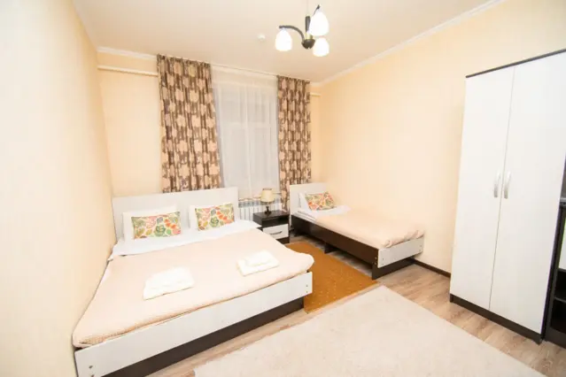 Гостевой дом Twin House " 3х семейный — room, v. Karakol (d. Ak-Suy )