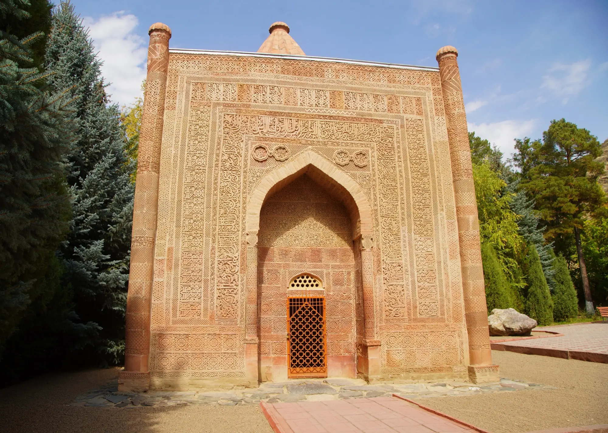 Talas au Kirghizistan : Manas Ordo et la vallée de Besh-Tash